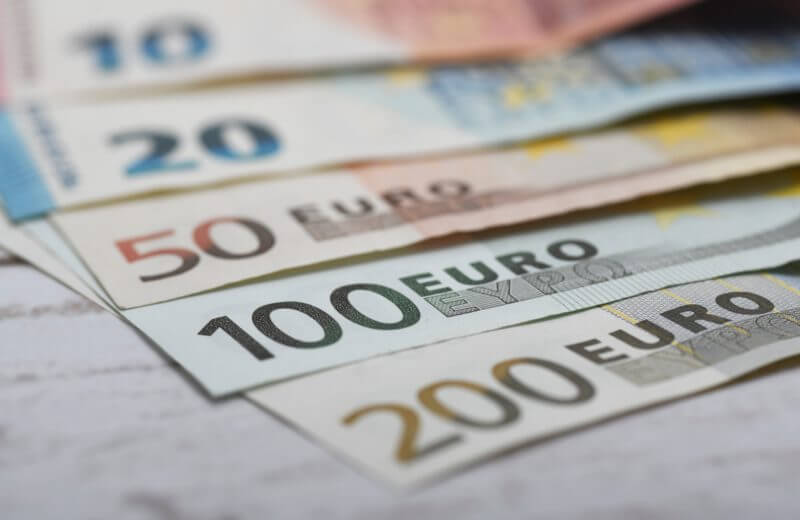 EUR/JPY à 168,85 en raison de l’instabilité européenne