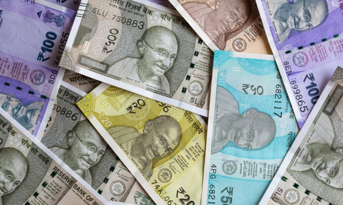 USD/INR Analysis: Key Levels from 82.65 to 84.00